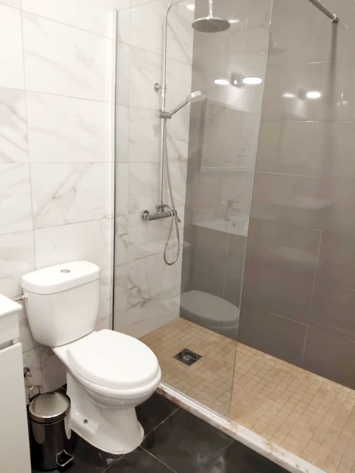 Vende-se apartamento T2 remodelado na Avenida Paulo VI. Rio Maior
