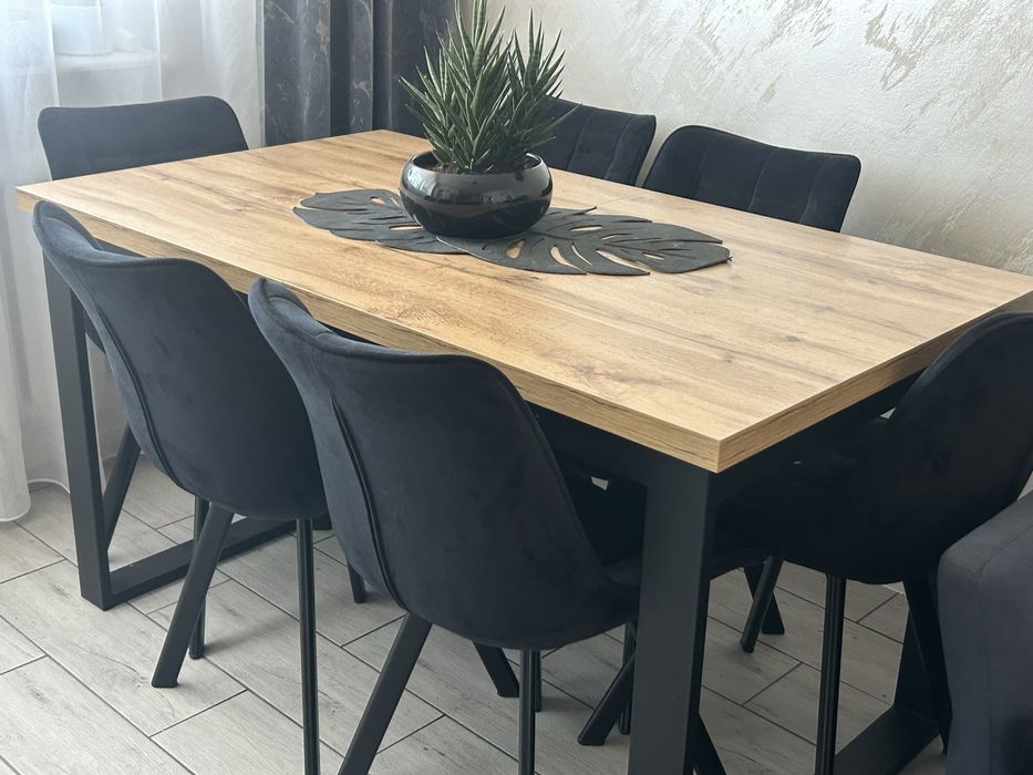 Zestaw stół i 6 krzeseł. Loft.