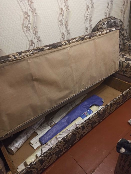 Диван та два крісла