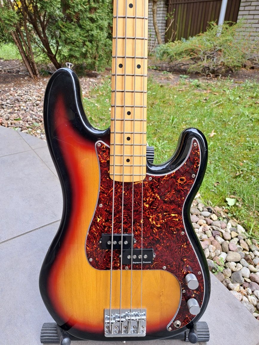 Gitara  basowa Fender Precyzion.