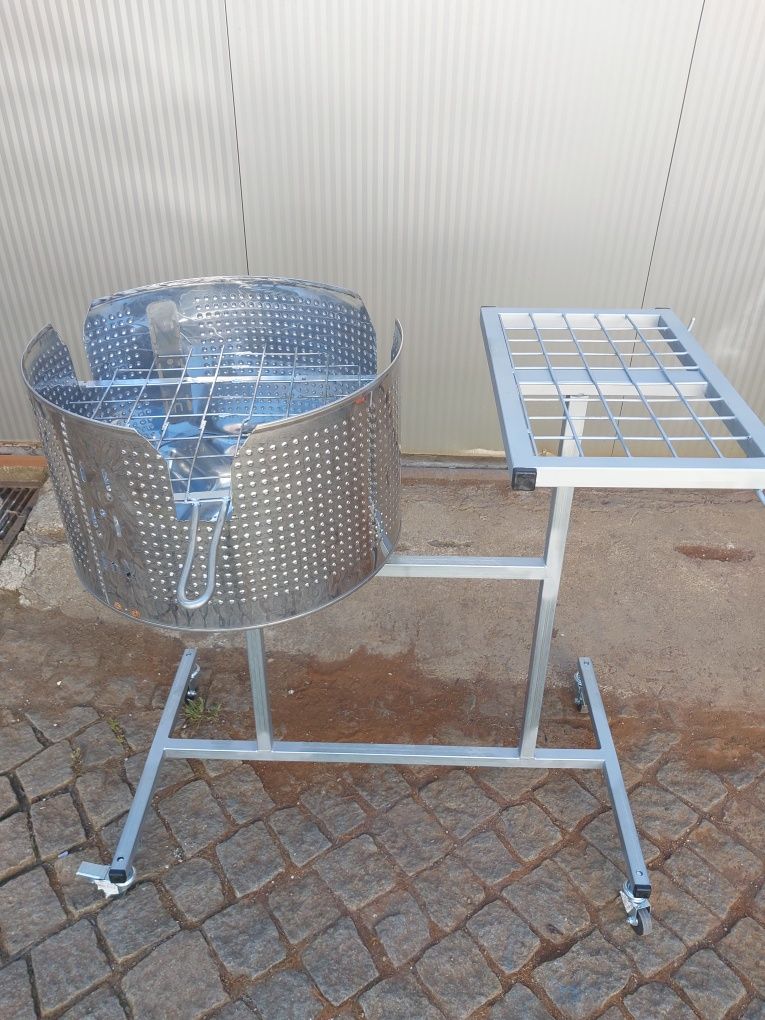 Grelhadores com e sem rodas, vários modelos.