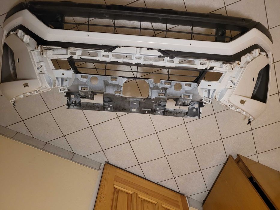 Zderzak używany przedni Mitsubishi Eclipse Cross 2018r