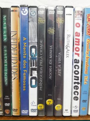 Vários filmes em DVD e VHS