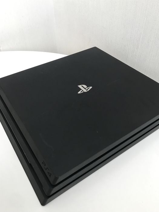 Приставка Sony PS4 Pro