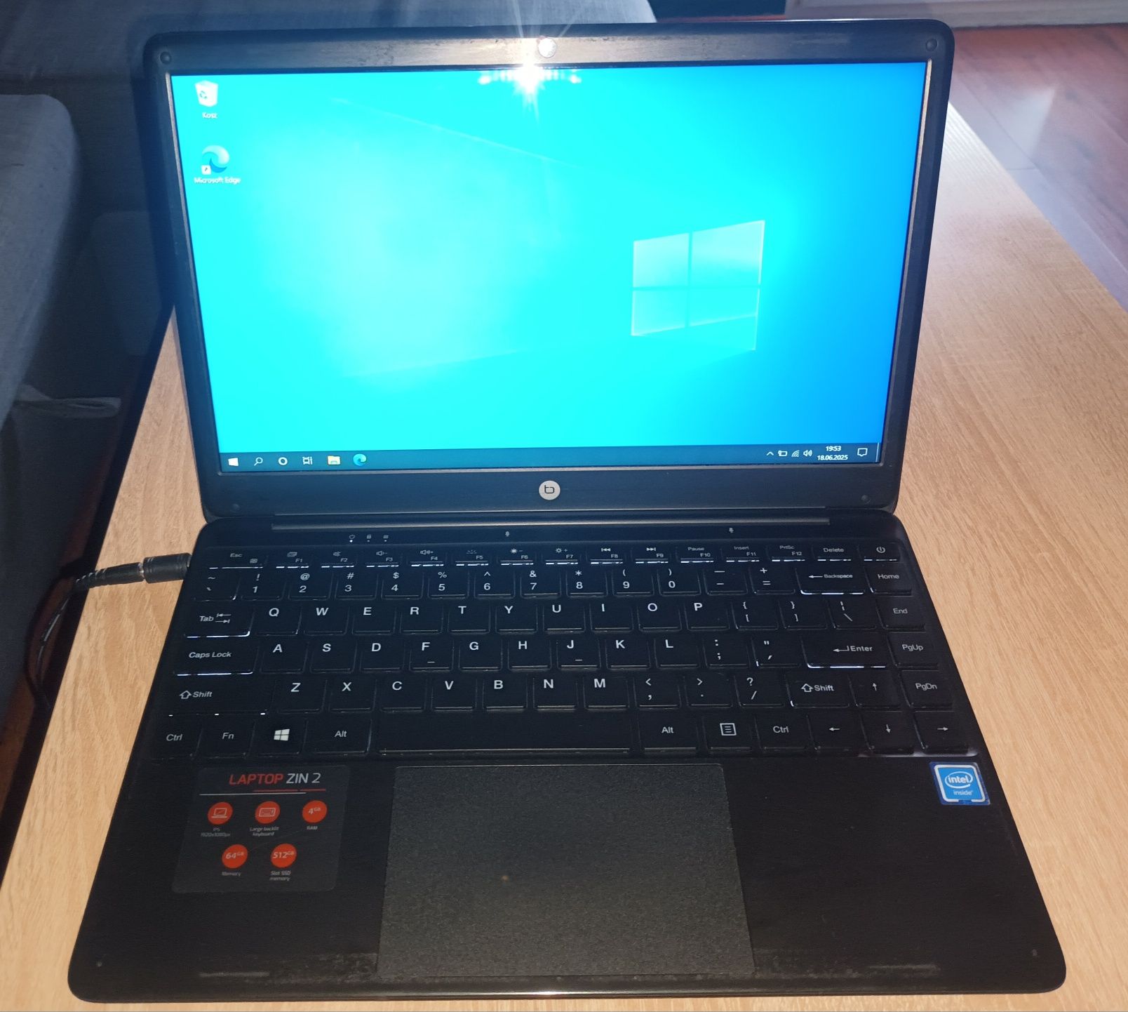 Laptop z podświetlaną klawiaturą Techbite Zin 2