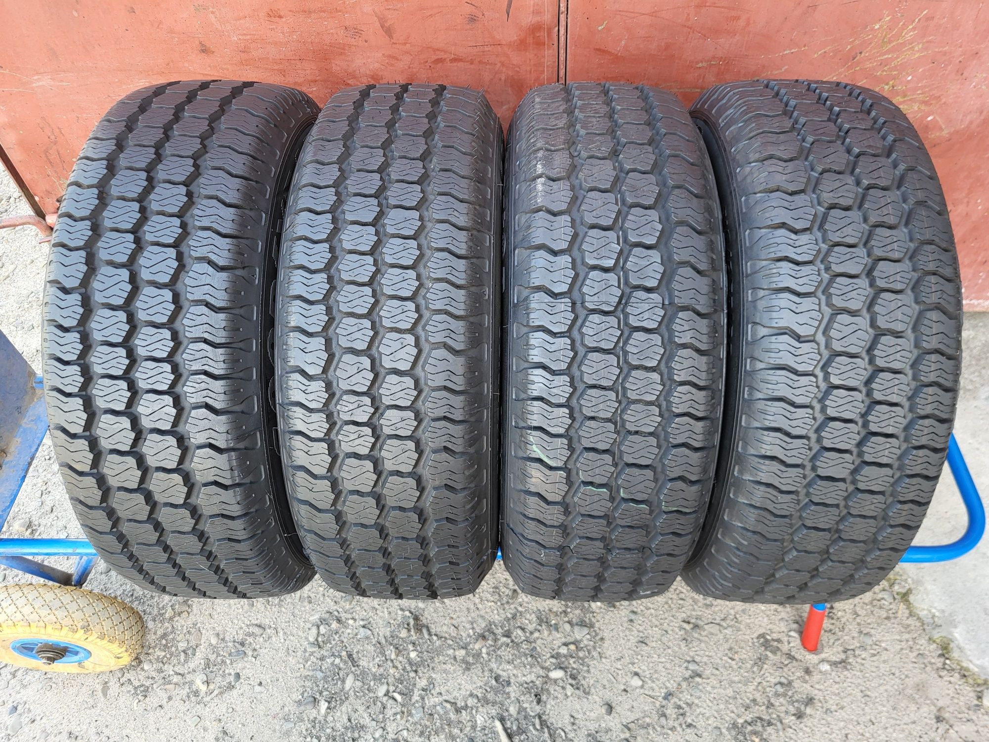 215/65/16C R16C GoodYear Cargo Vector 4шт ціна за 1шт шини