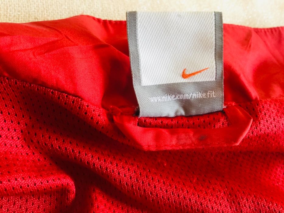 Nike FITstorm красно- черного цвета на сетчатой подкладке. Оригинал. В