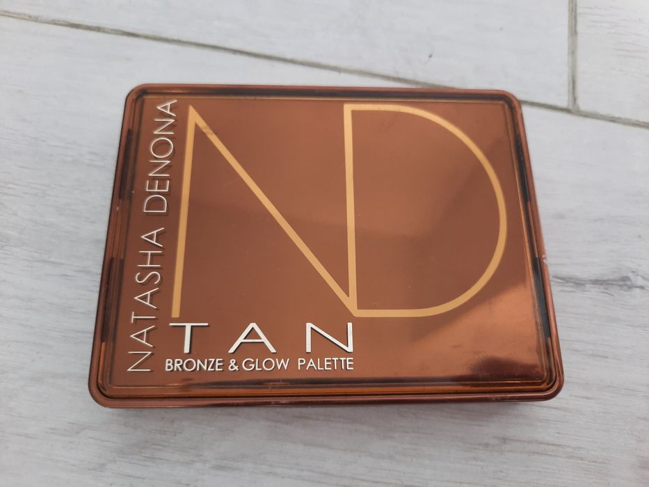 Natasha Denona Tan Bronze Paleta bronzerów  i rozświetlaczy