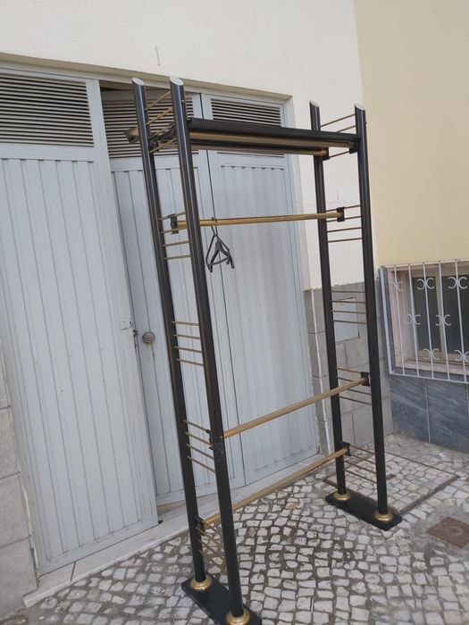 Manequins e Expositores Usados de Loja de Vestuário