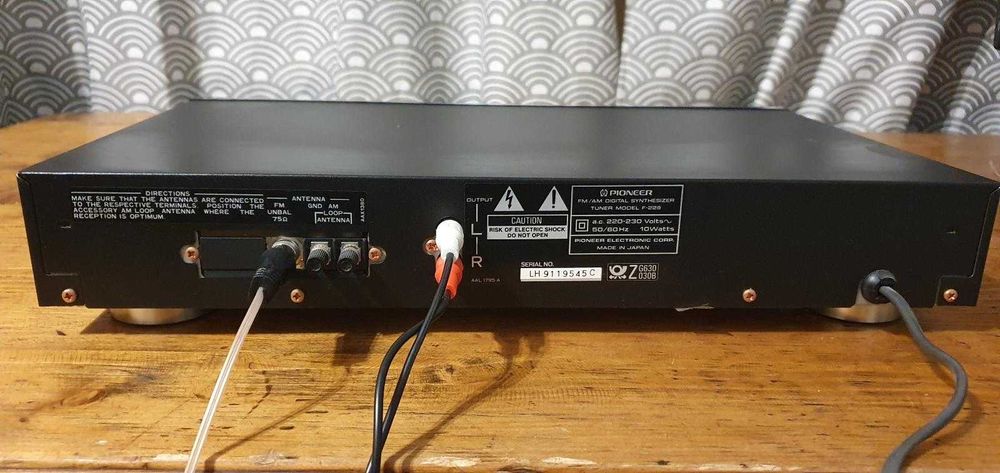 Тюнер Пионер F-229..Пульты Пионер рес-ра.Пульт Грундиг ДВД.Саб.активн.