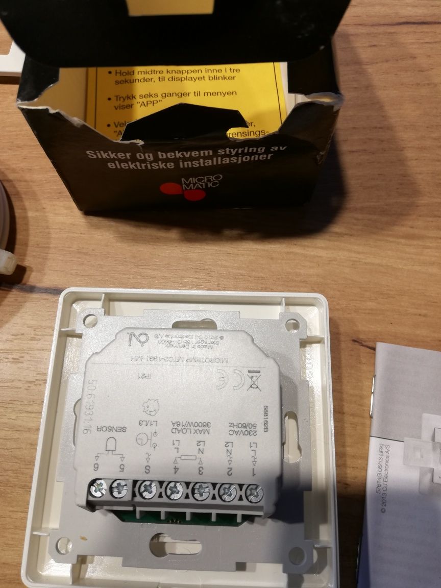 9 szt. Regulator  ogrzewania podłogowego elektrycznego