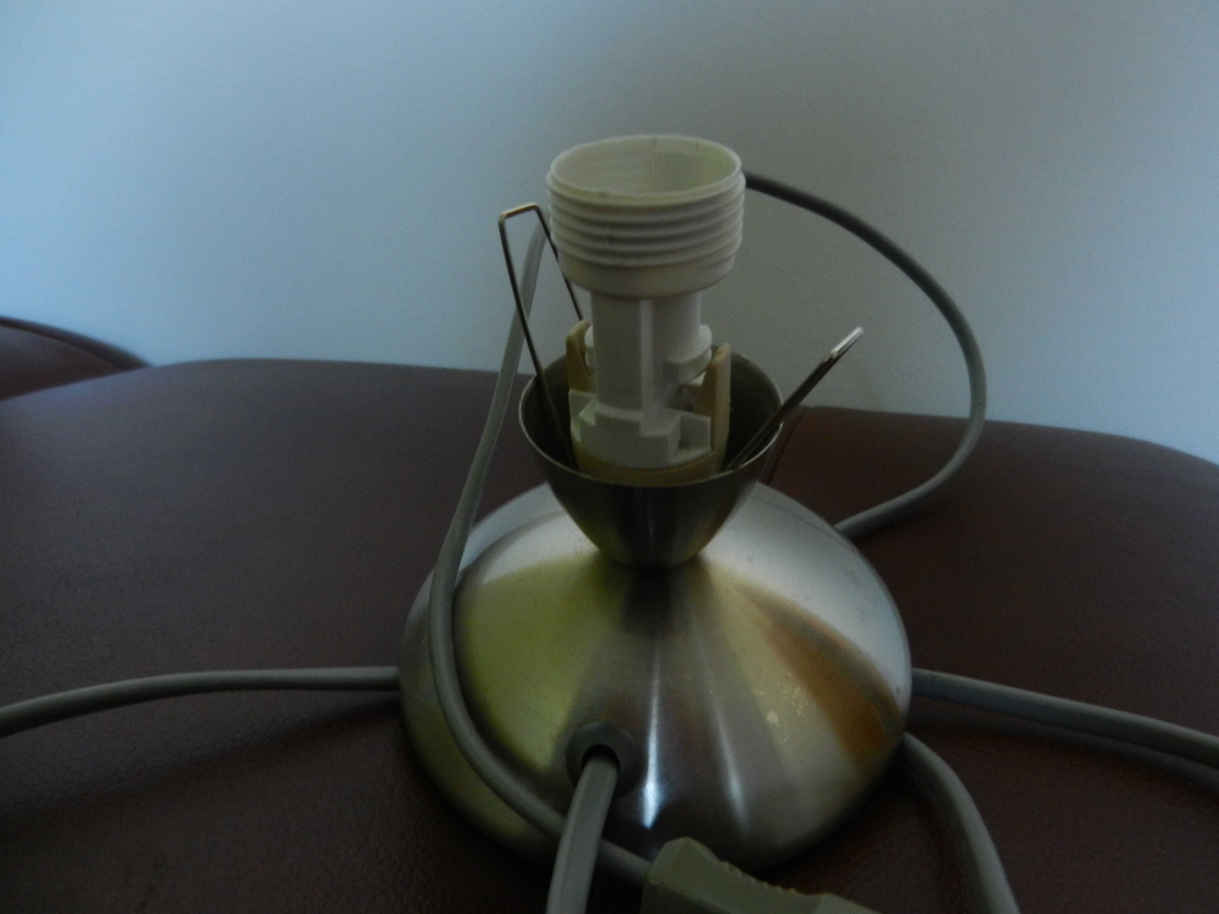 Lampa stołowa metal srebrna kula biała połysk E14