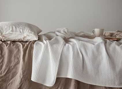 Ikea VÅRELD narzuta, 230x250 cm, biały