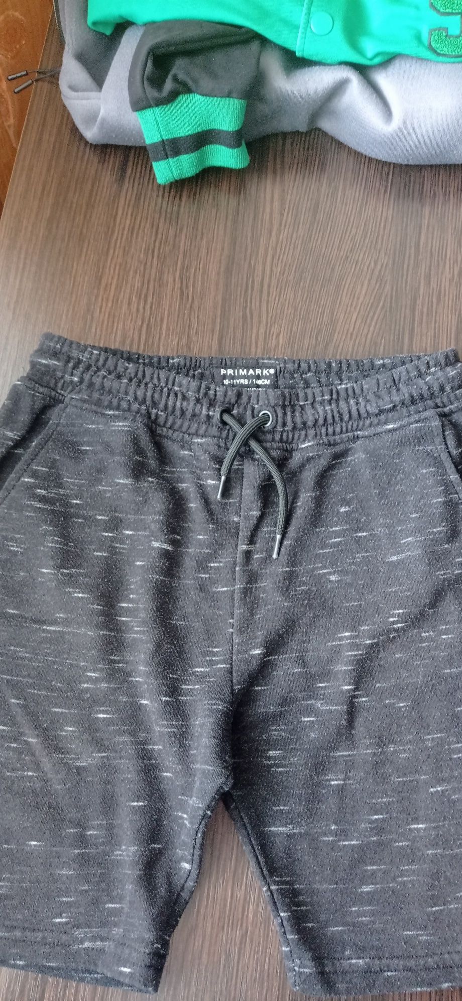 Продам. Пакет речей. На зріст 134-146 Primark.