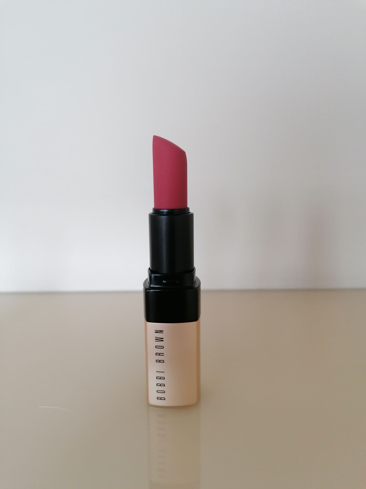 szminka Bobbi Brown Luxe Matte Lip Color Boss Pink