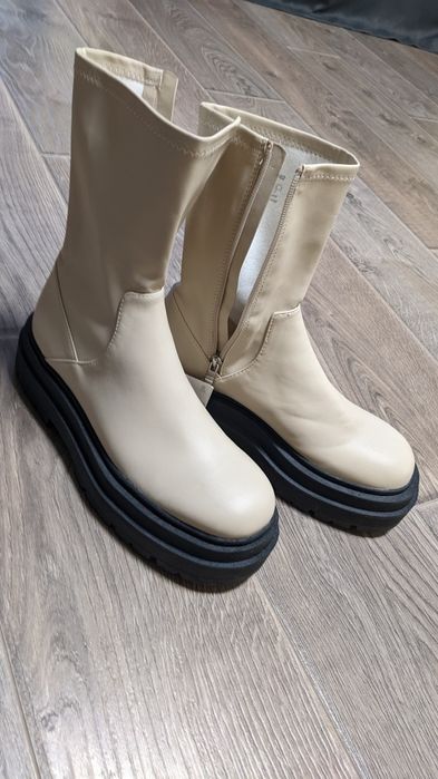 Новенькі та стильні Pull&Bear, дем сезонні ботинки