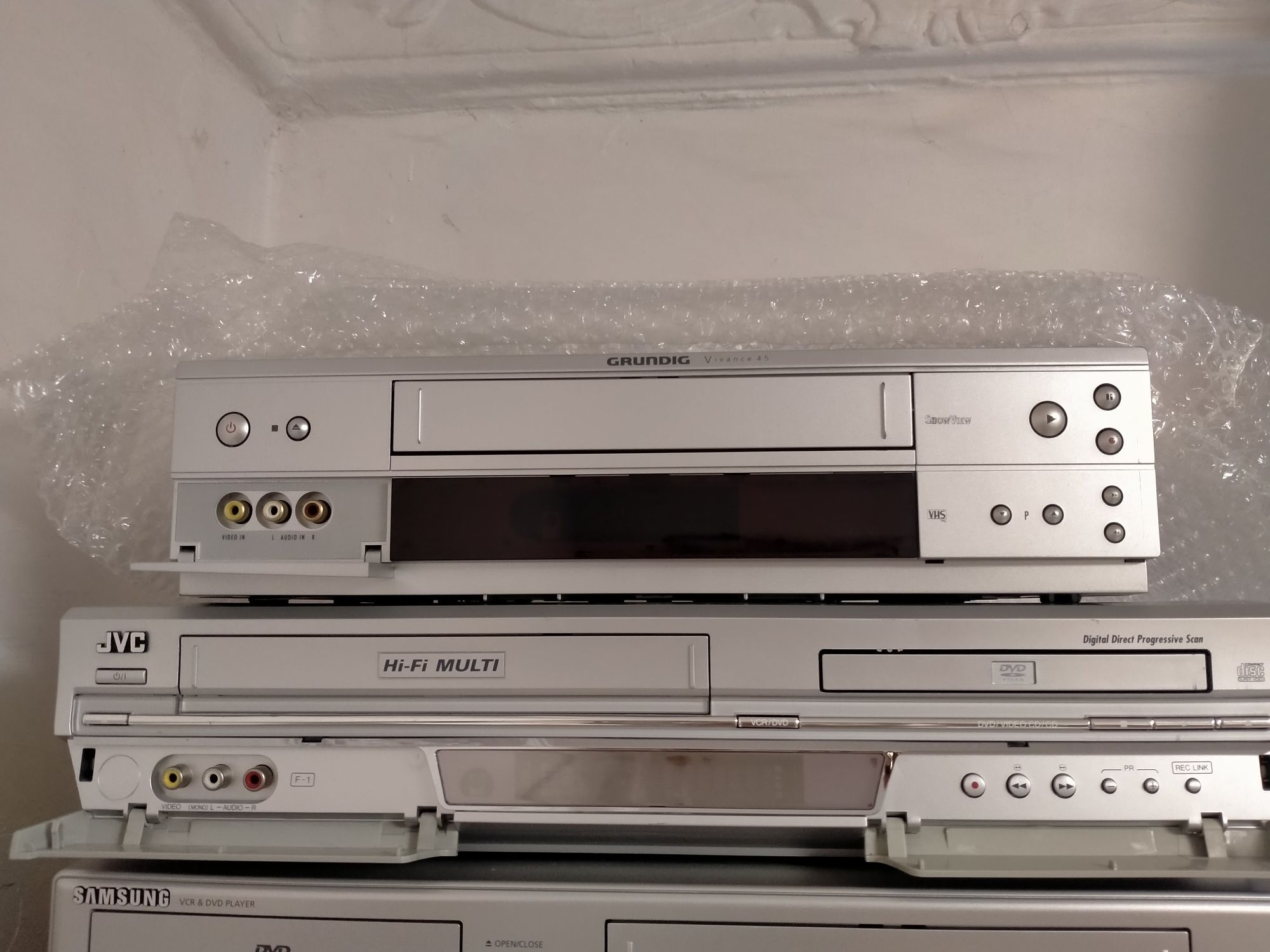 продам видеомагнитофоны JVC