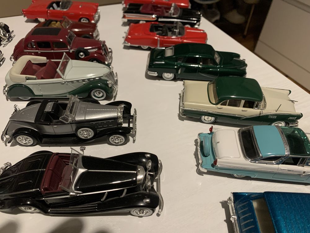23 modele starych samochodów 1:43