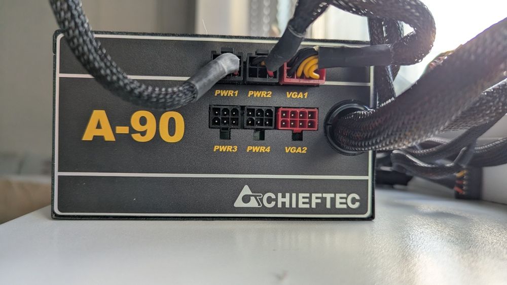 Блок живлення CHIEFTEC A-90 650w б/в