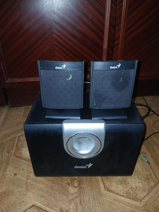 Subwoofer głośnik Genius SW 2,1 850 z dwoma głośnikami.