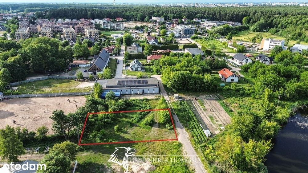 - Kształtna działka w atrakcyjnej okolicy -