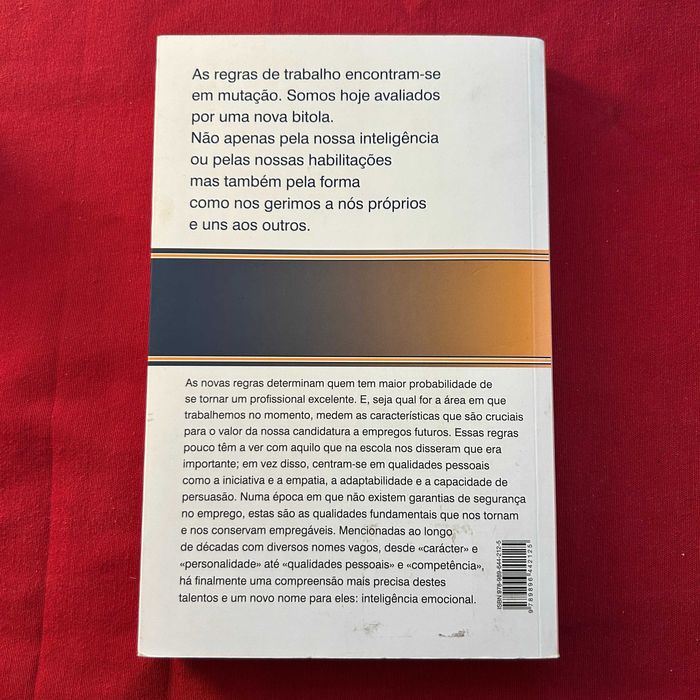 Trabalhar com Inteligência Emocional Autor: Daniel Goleman