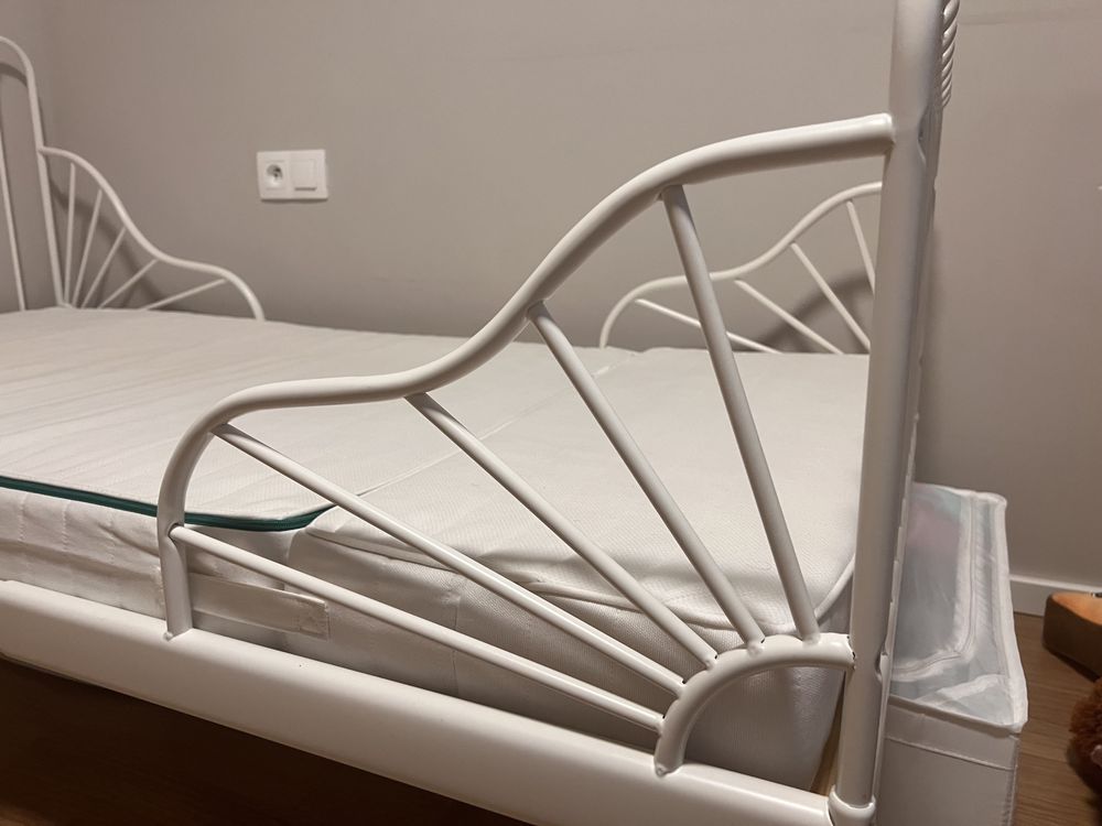 Łóżko Minnen z materacem sprężynowym