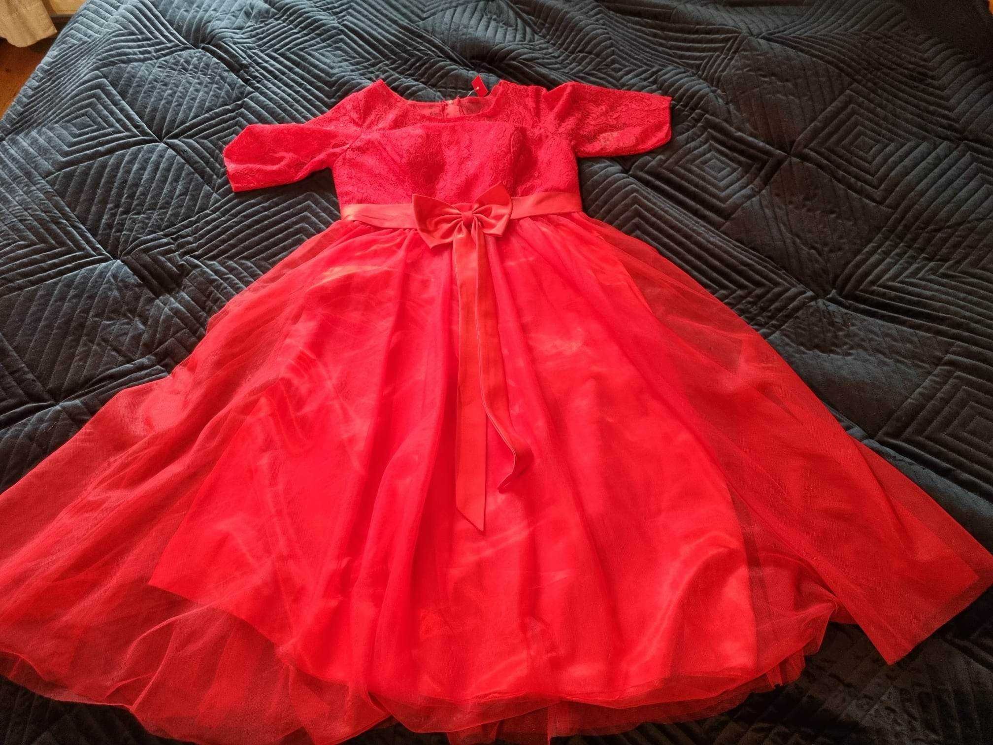 Tiulowa czerwona sukienka - nowa