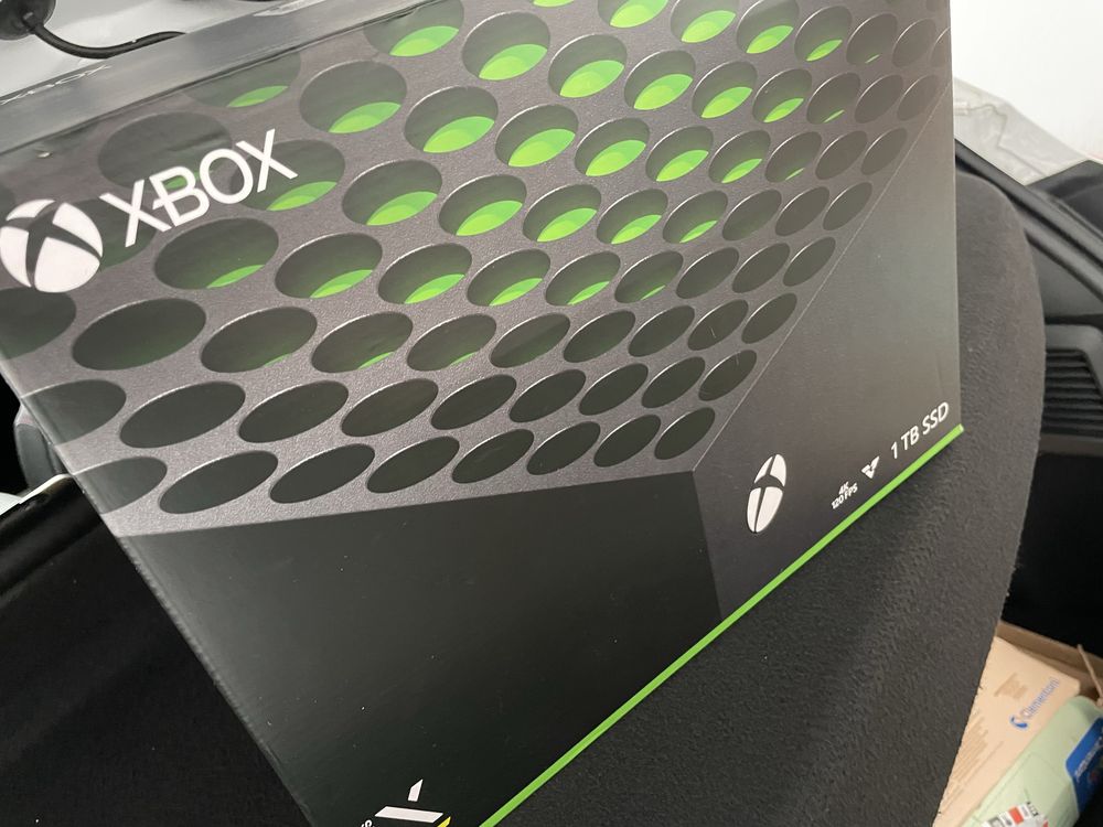 Xbox serie X + caixa + 2 comandos
