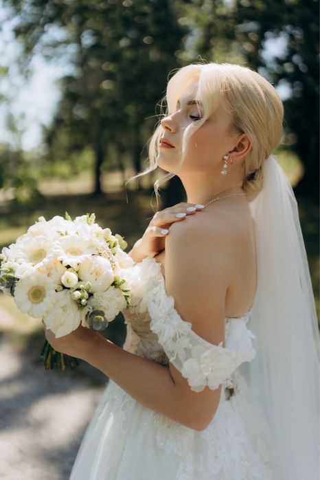 Продам весільну сукню