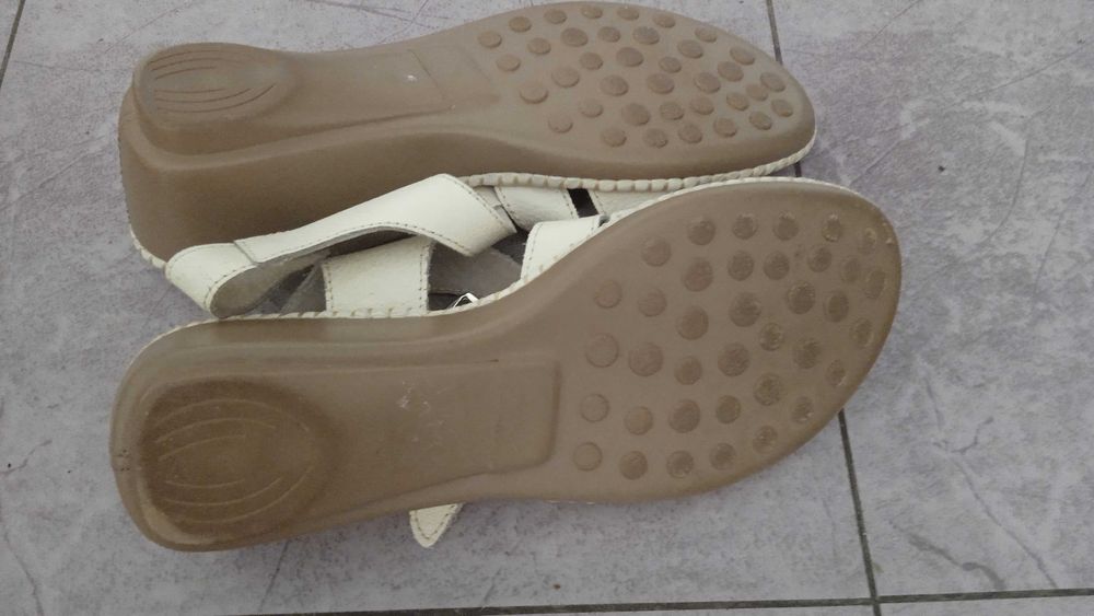 Продам летнюю женскую обувь