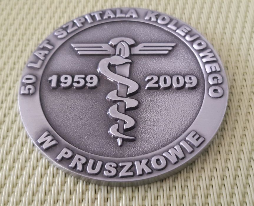 Medal + odznaka - 50 LAT SZPITALA KOLEJOWEGO W PRUSZKOWIE 1959/2009