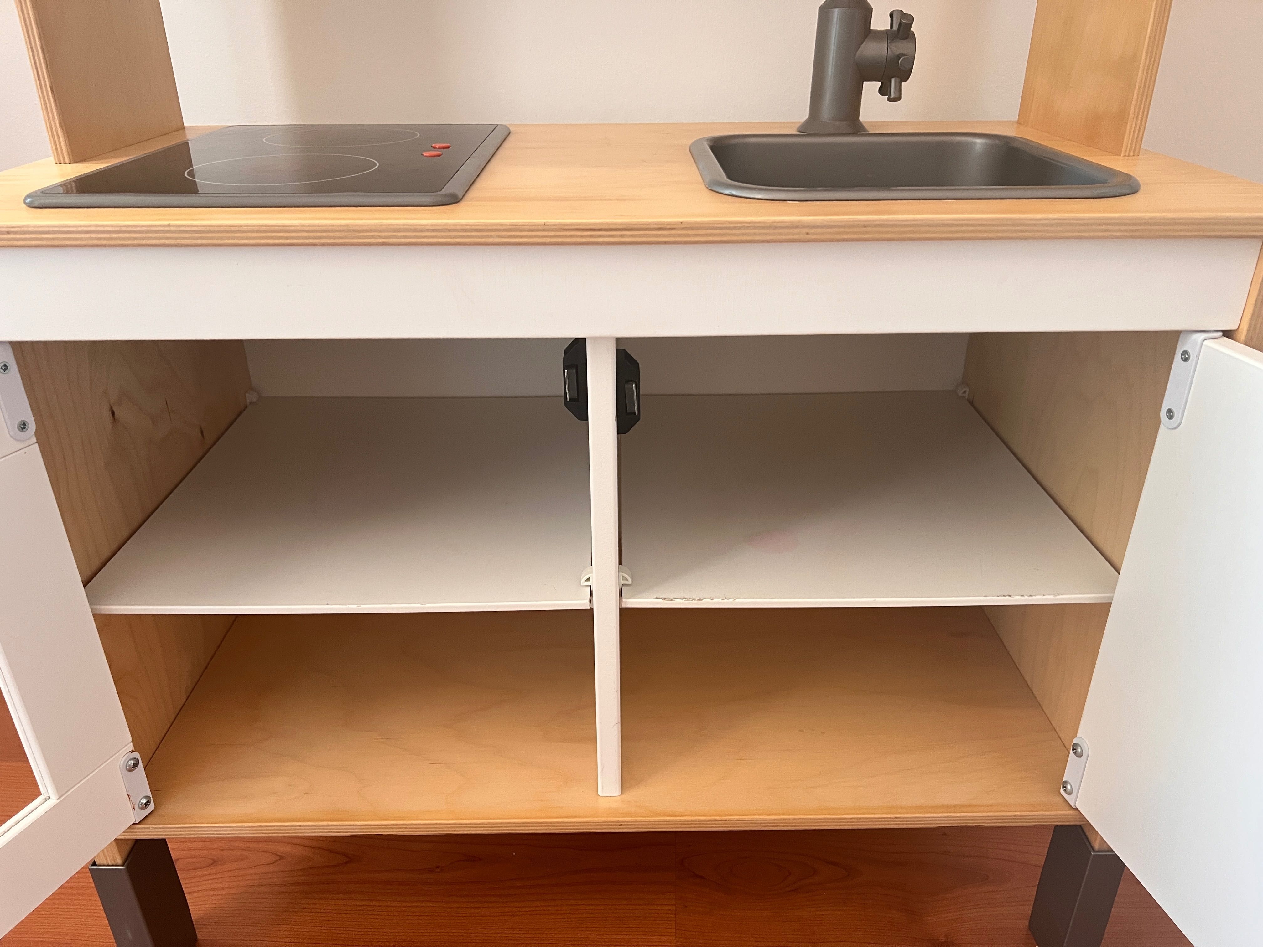 Cozinha IKEA Duktig criança com 4 brinquedos de madeira