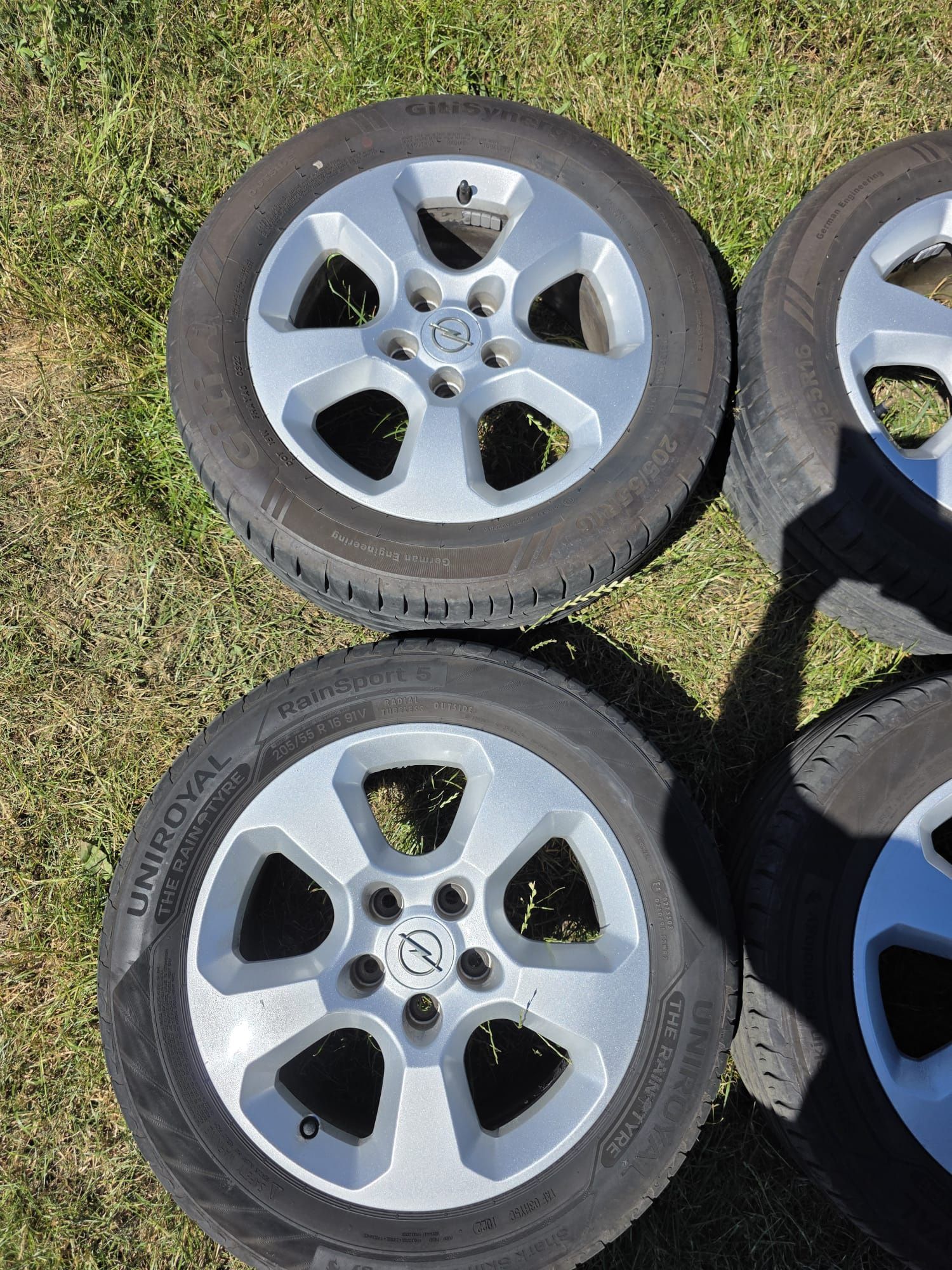 Kola 16. 5x110 Et 37. Otwor cen. 65mm. 6.5 j. Opony 22 rok