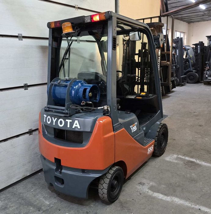 Навантажувач вилковий, газовий 1.5 тонни
Toyota 02-8FGF15