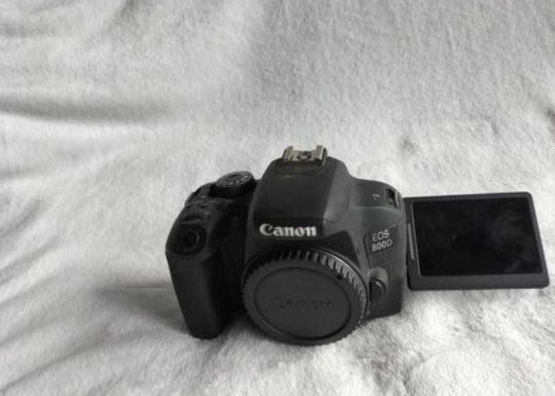 Canon 800D (T7i)