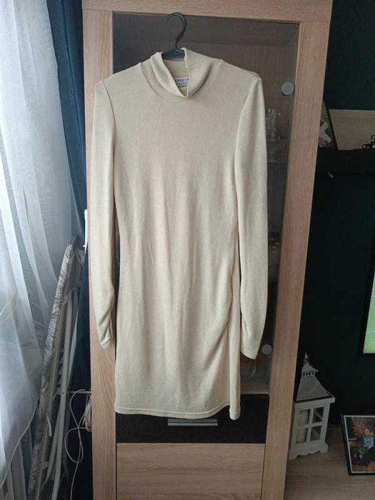 Sukienka złota nitka