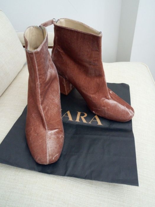 Bota de veludo rosa ZARA