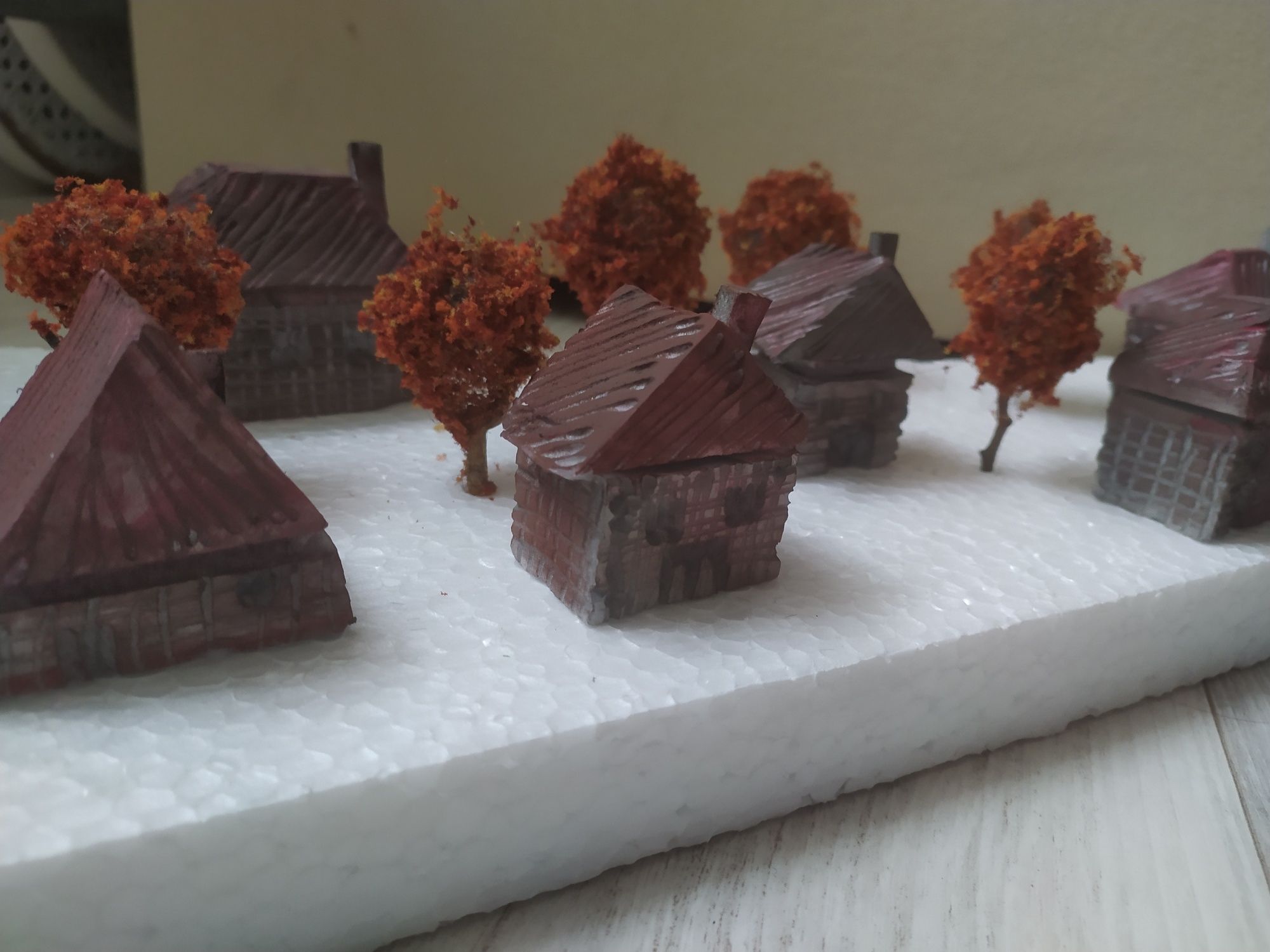 Domki wiejskie na makietę + drzewka - zestaw TT