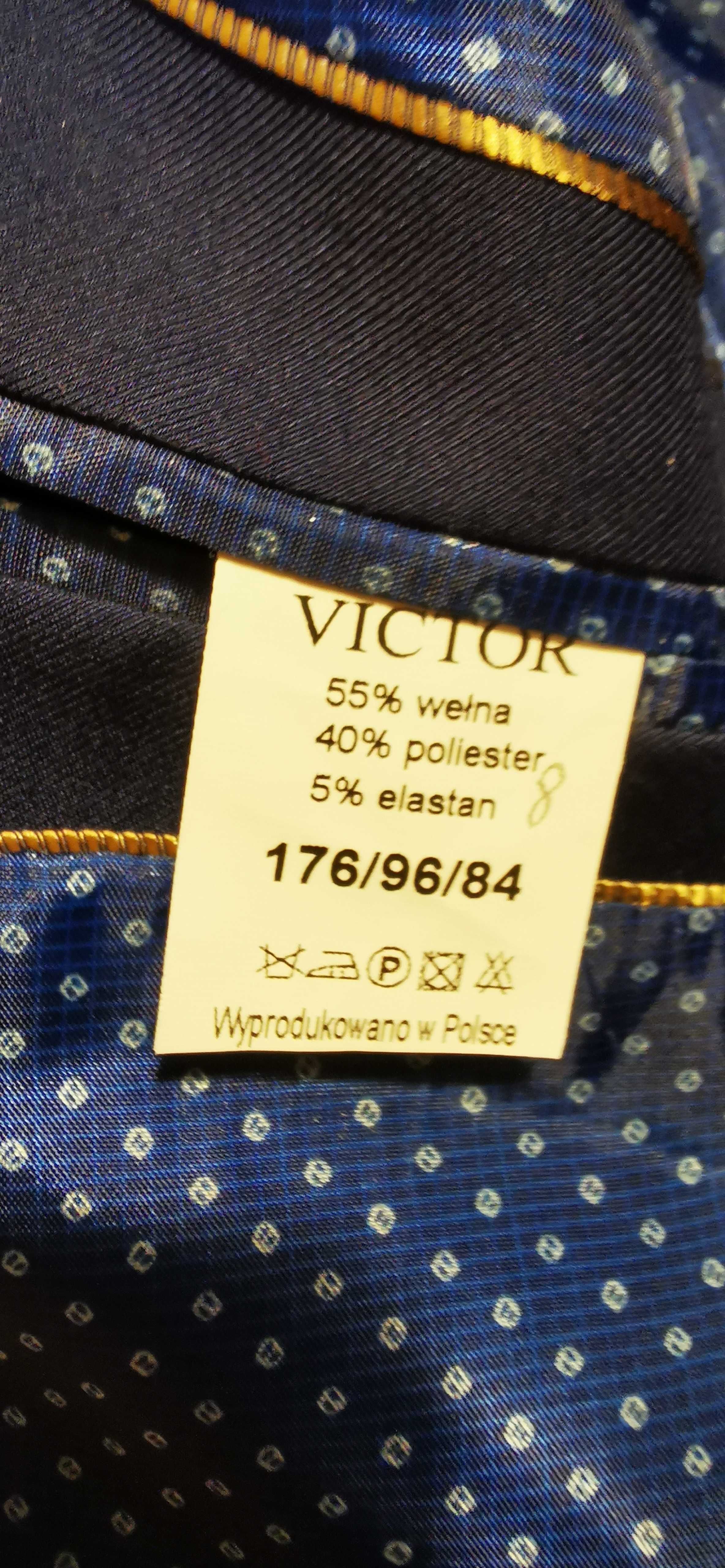 Garnitur wraz z koszulą