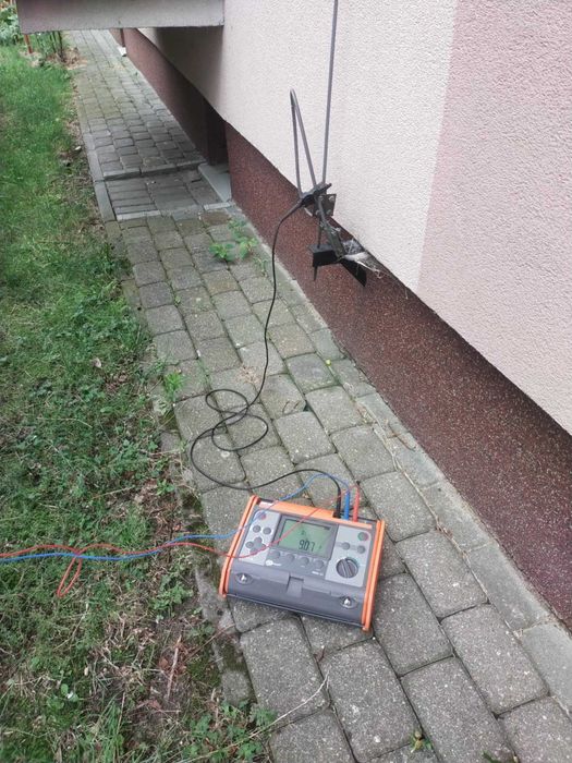 Elektryk + montaż napędów bram garażowych - pomiary elektryczne