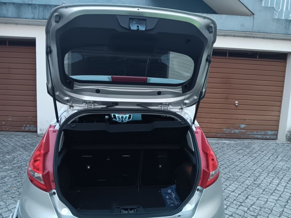 Vendo ford fiesta titanium  43200 km