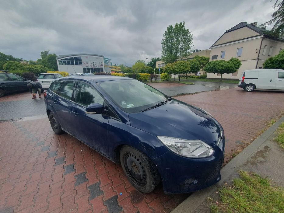 Ford Focus Ford kombi diesel MKIII z uszkodzonym silnikiem