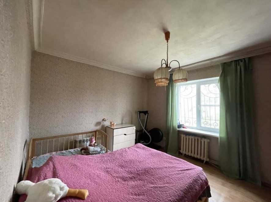 Продам 3-комнатную крупногабаритную квартиру в Центре Каменского. Ir