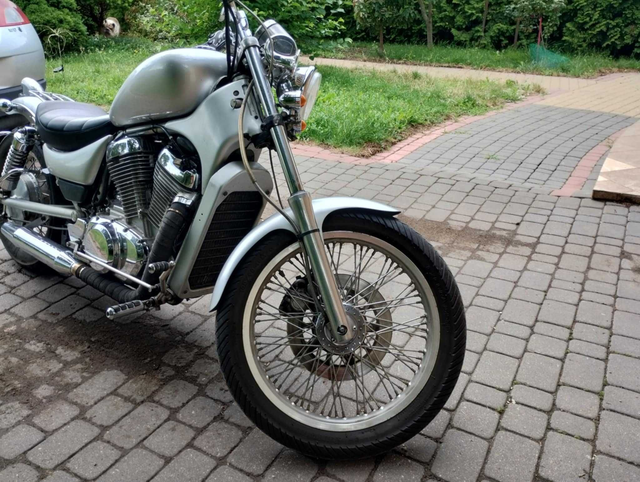Suzuki Intruder VS750