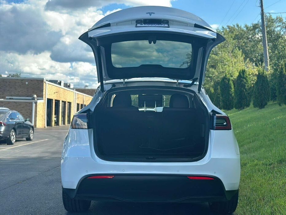 Tesla Model Y Long Range      2020
