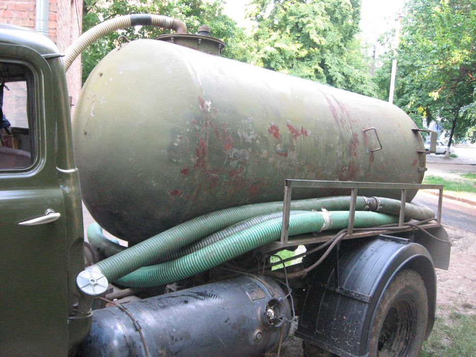 Послуги ассенізатора. Викачка ям. Откачка туалета.