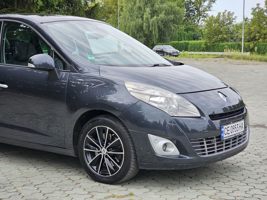 Renault scenic.