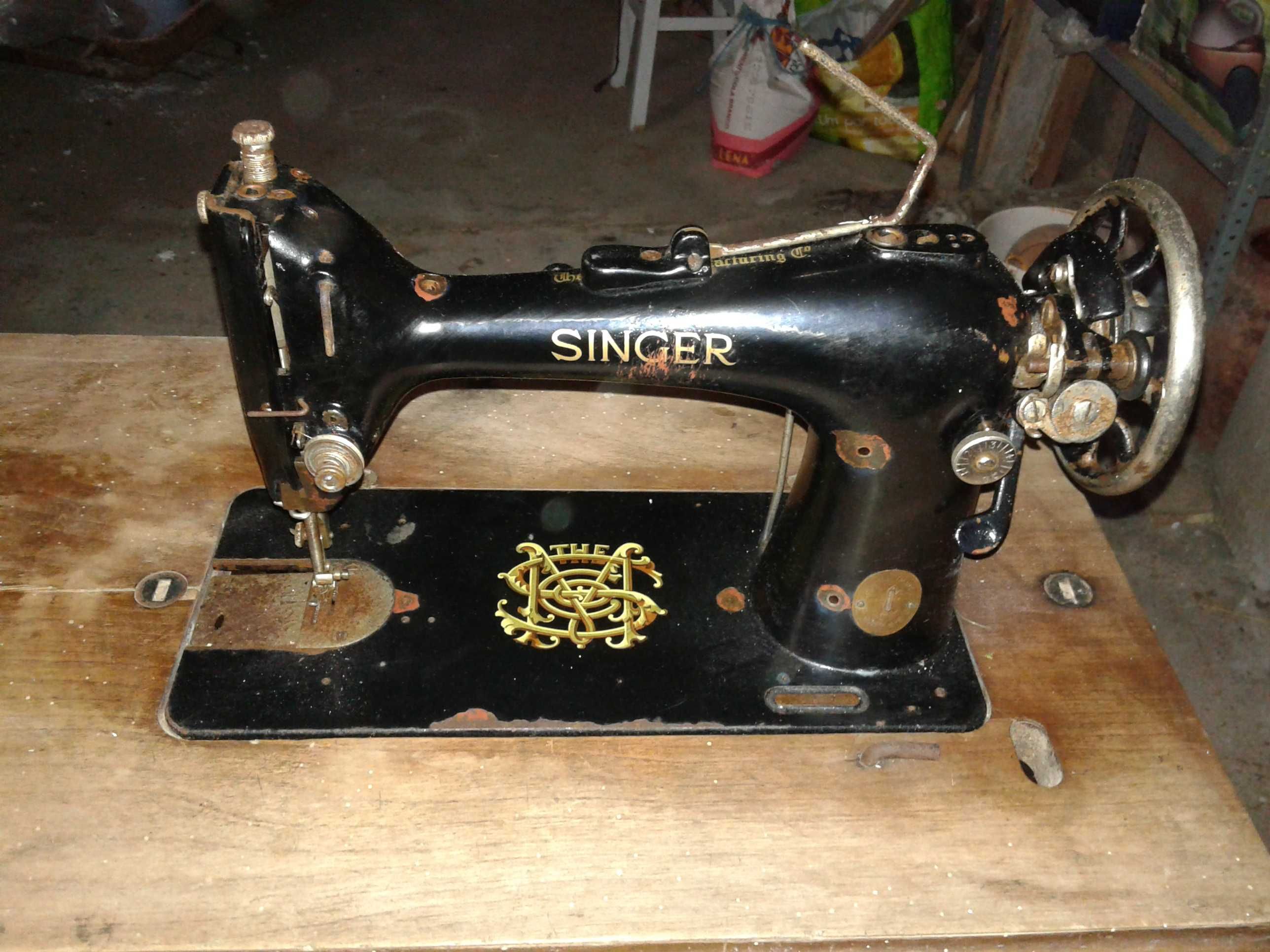 Máquina de costura Singer antiga!
