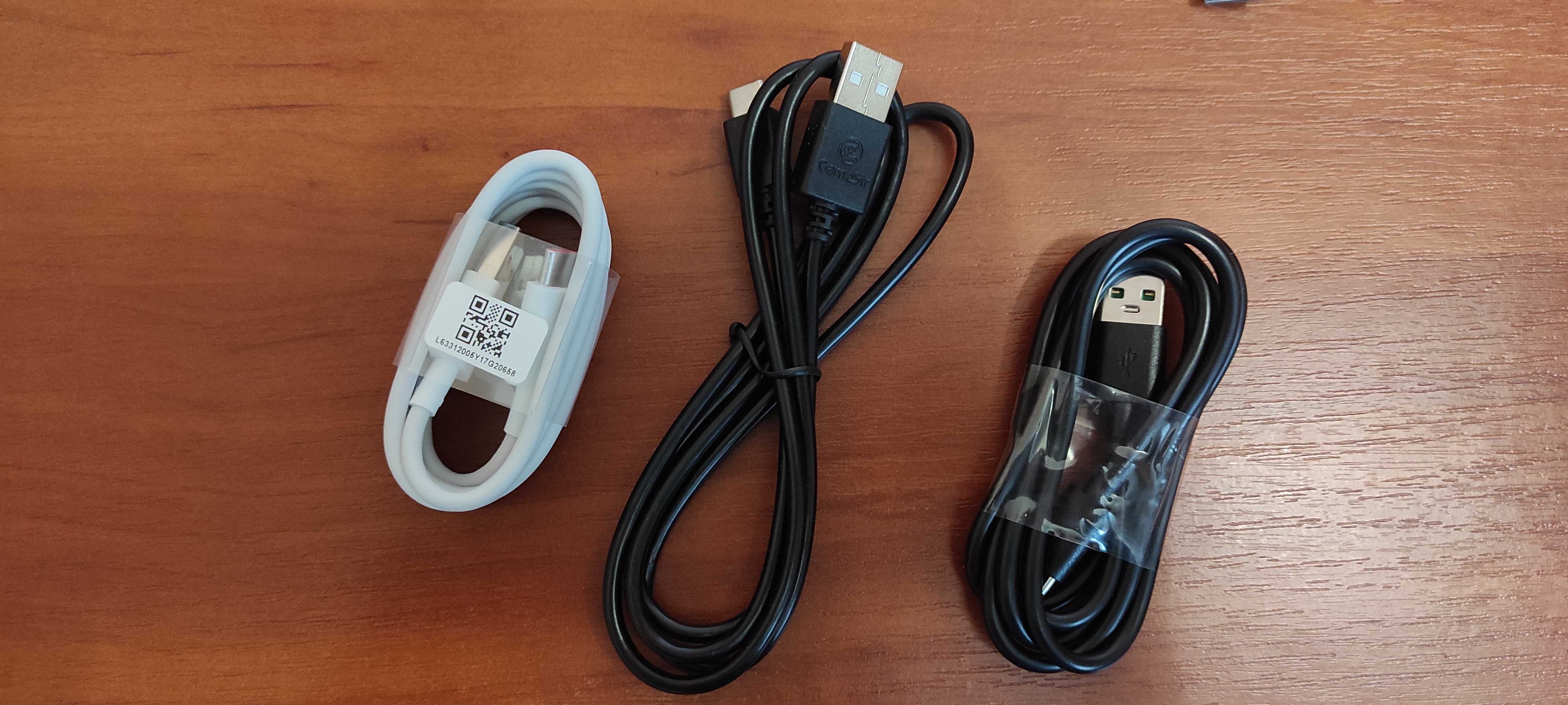 Кабеля и переходники USB для зарядки.